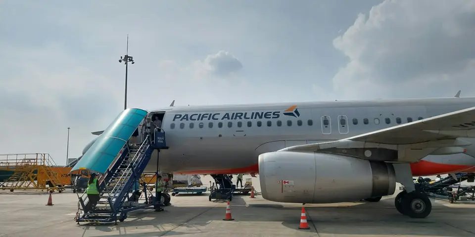 ノイバイ空港の駐機場の旅客機
